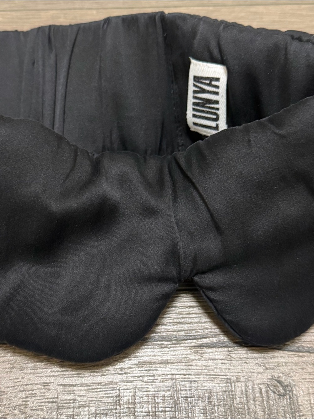 Lunya Washable Silk Eye Mask 100% Silk Black One Size - Picture 6 of 6